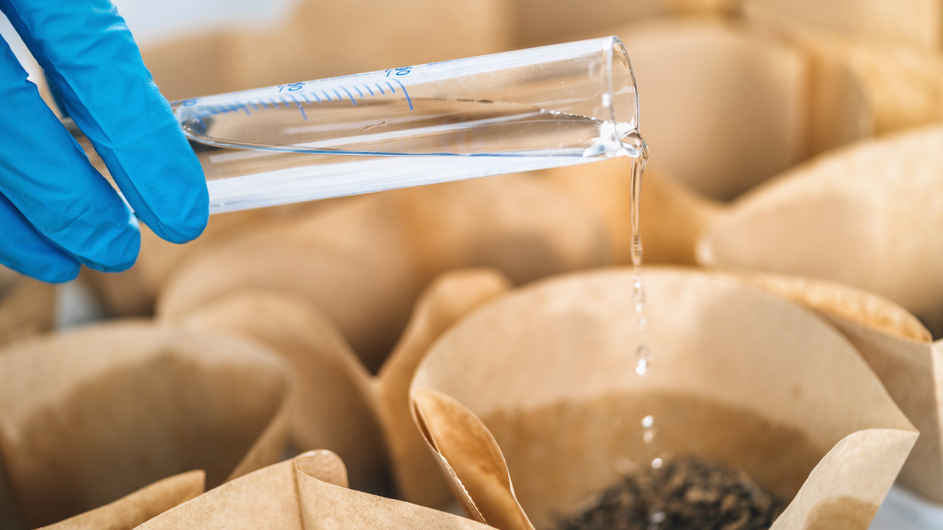 Preparo e análise de amostras de solo em laboratório