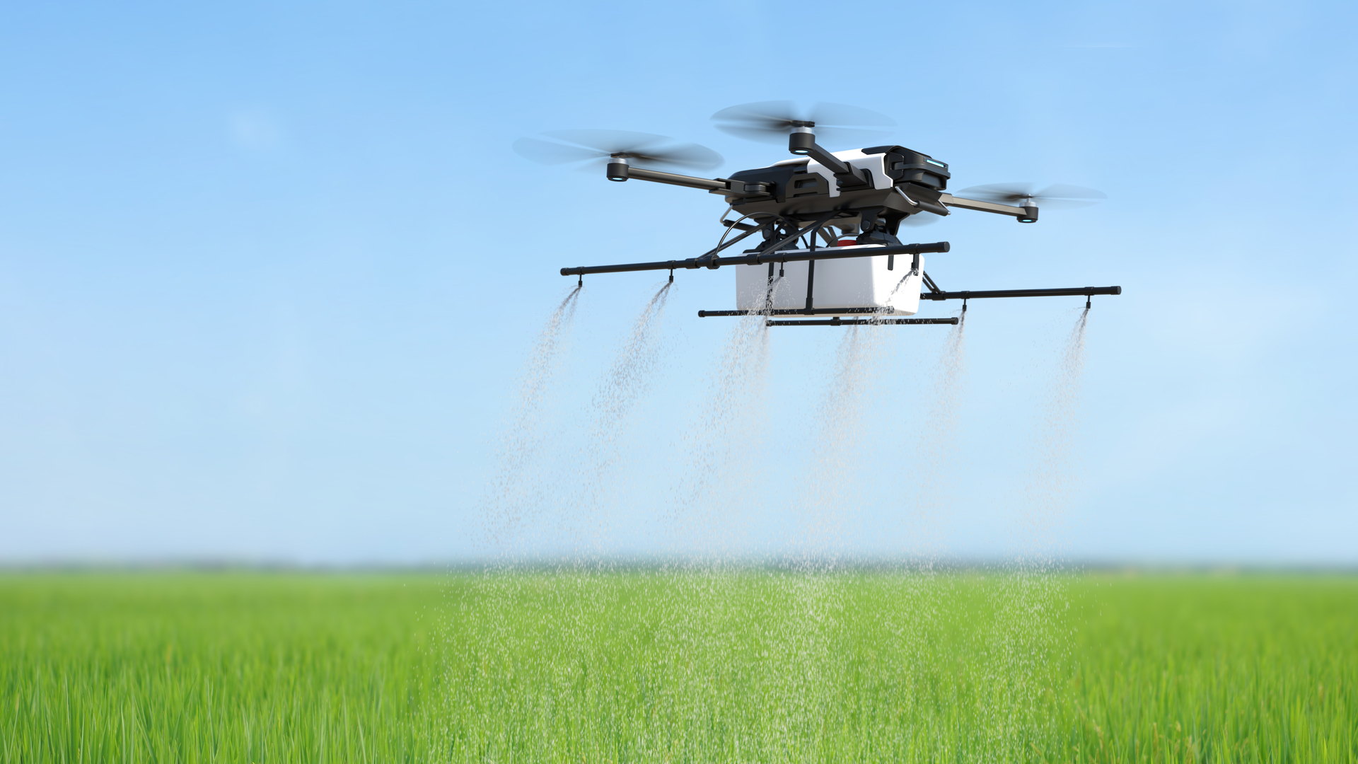 Drone agrícola aplicando em lavoura